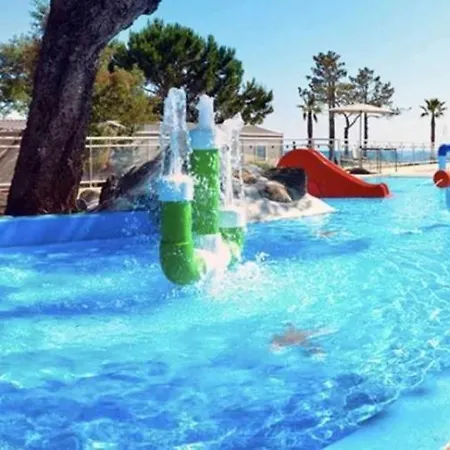 Campingplatz - Piscine - Eeifif *